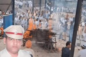 सीनियर आईपीएस पूरन कुमार आत्महत्या मामला उलझा, 9वें दिन हुआ अंतिम संस्कार, एएसआई आत्महत्या मामले में आईएएस अमनीत कुमार व उनके भाई के खिलाफ एफआईआर दर्ज